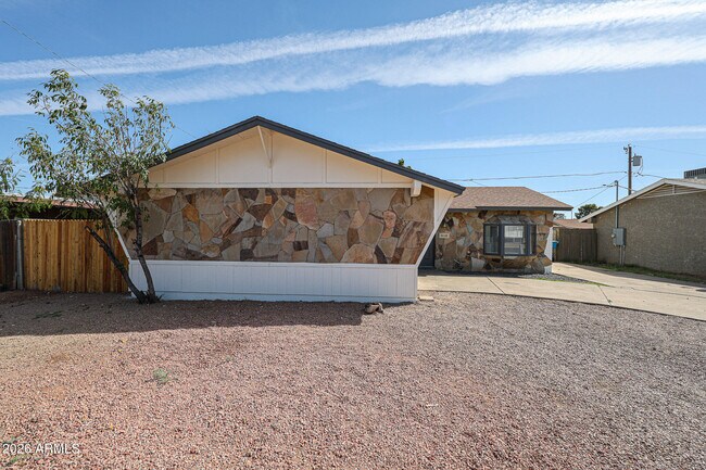 Foto del edificio - 3119 W Country Gables Dr
