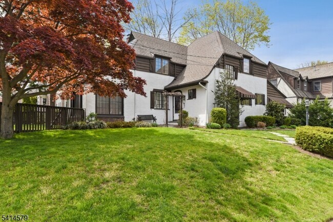 Foto del edificio - 869 Ridgewood Rd