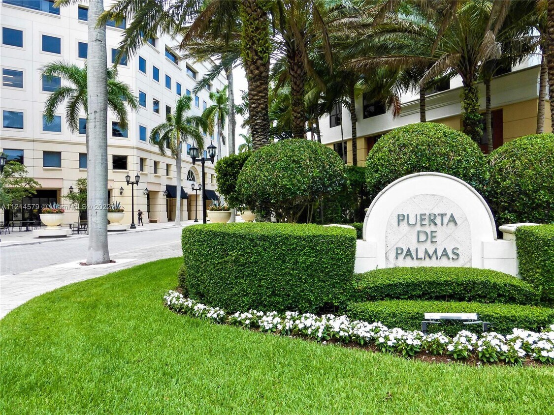 Foto principal - 888 Douglas Rd