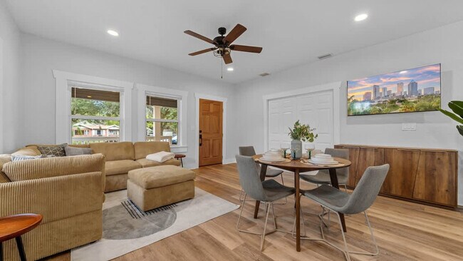 Foto del edificio - 1007 E Comanche Ave