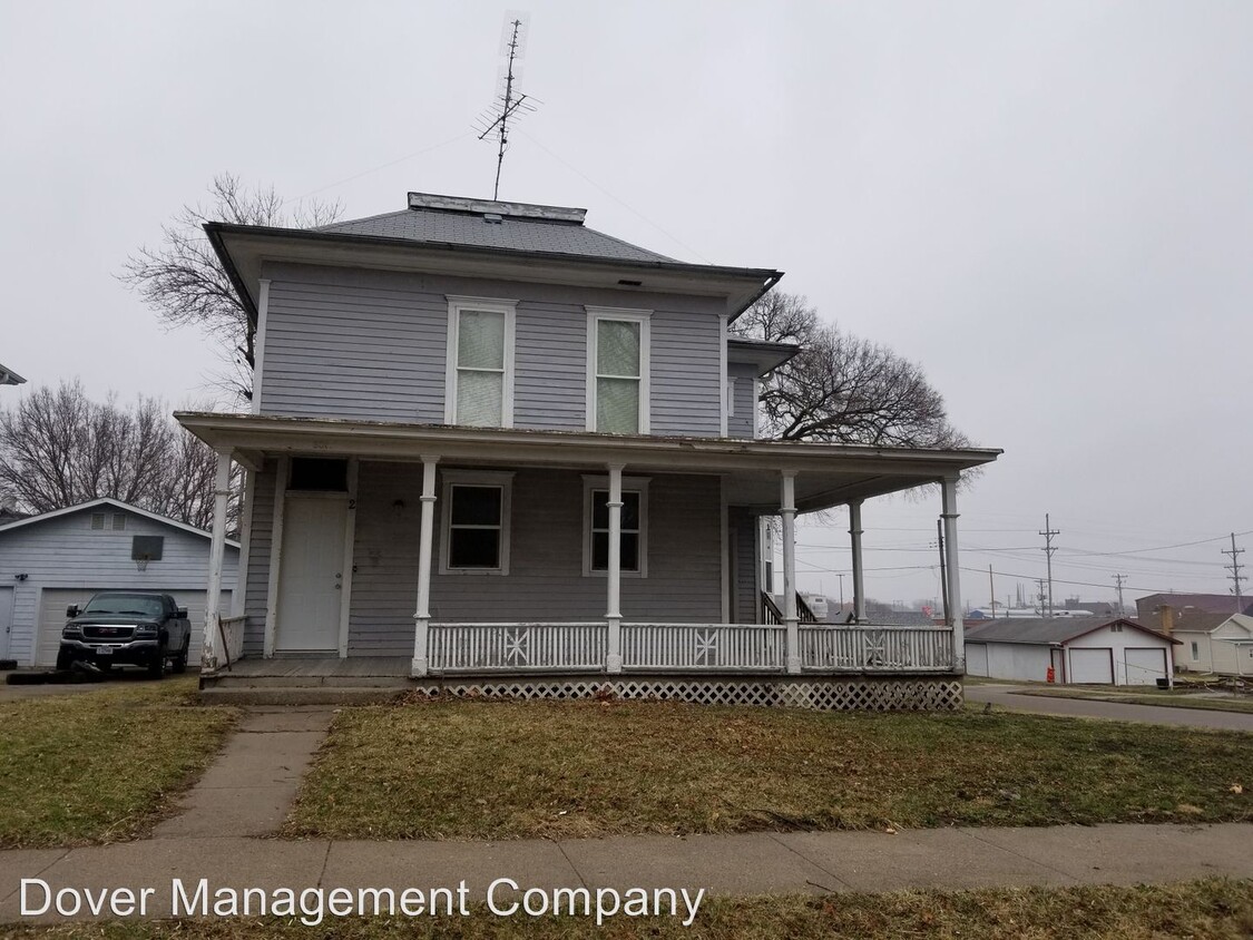Primary Photo - 200 N 9th St