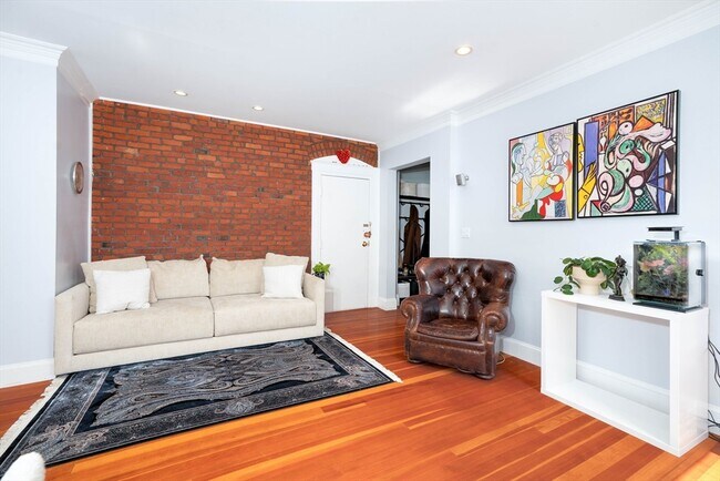 Foto del edificio - 1064 Beacon St