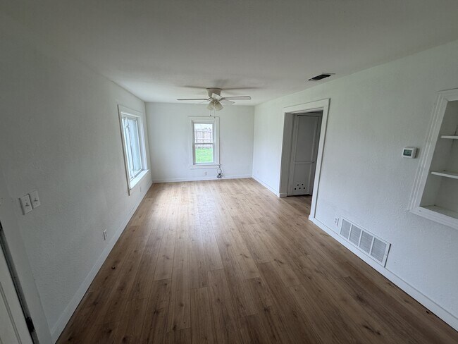 Foto del edificio - 421 N Archer St