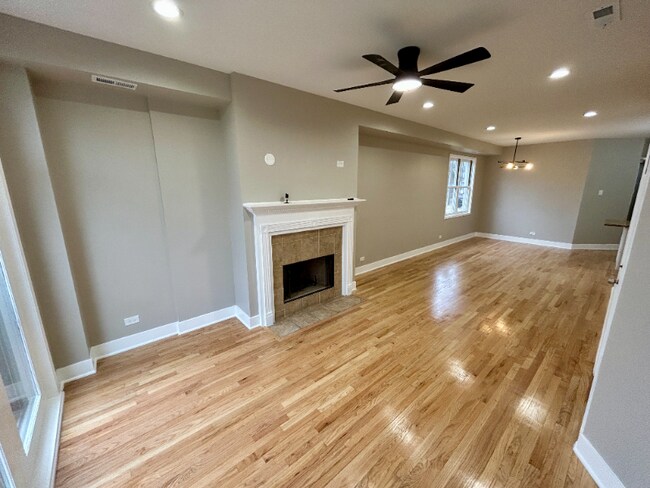 Building Photo - 5644 S Prairie Ave