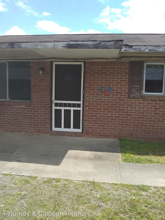 Primary Photo - 3211 Lee St