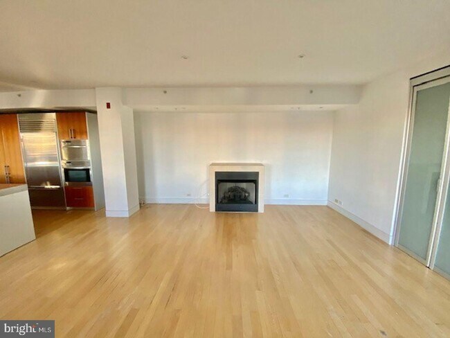 Foto del edificio - 1124 10th St NW