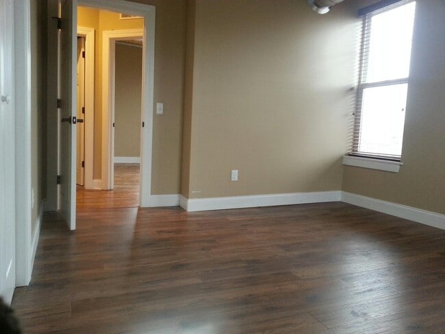 Building Photo - 14 Jackson St