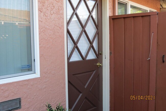 Foto del edificio - 2132 Town and Country Ln