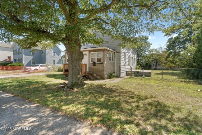 Building Photo - 212 Seeley Ave