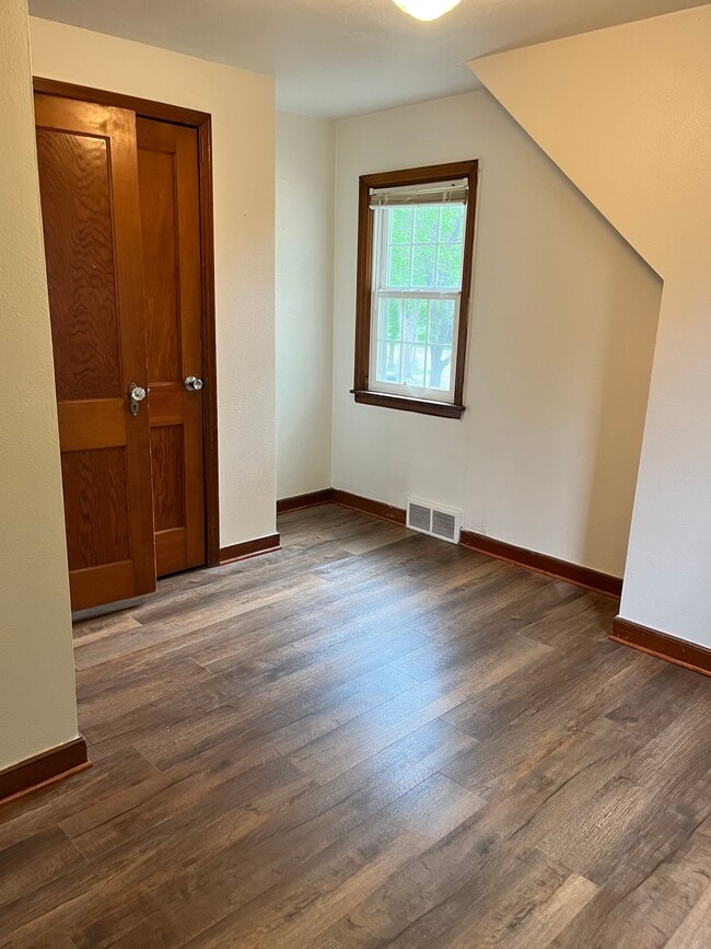 Dormitorio 2 - 109 E Chestnut St