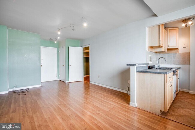 Building Photo - 1121 Arlington Blvd