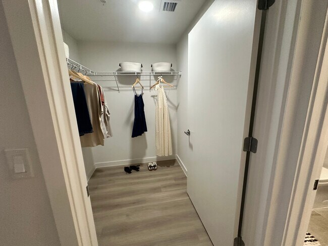 Foto del edificio - 801 NW 39th Ct