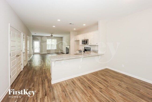 Foto del edificio - 209 Grove Pointe Dr