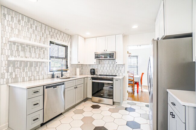 Kitchen - 5321 Providence Rd