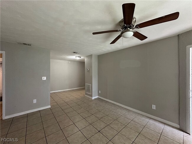 Foto del edificio - 2210 Cantor Ln