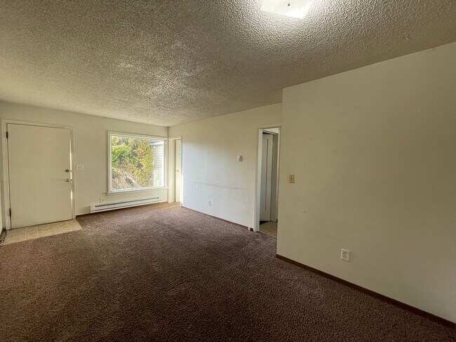 Building Photo - Price Reduced, available on a 6-month leas...