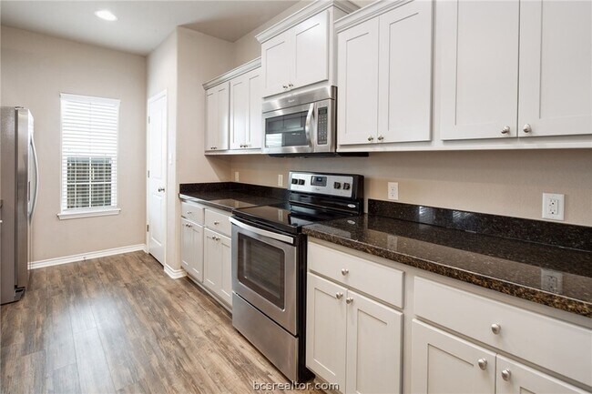 Foto del edificio - 3519 Summerway Dr