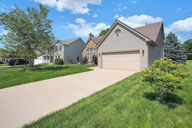 Building Photo - 7961 Pinehill Rd