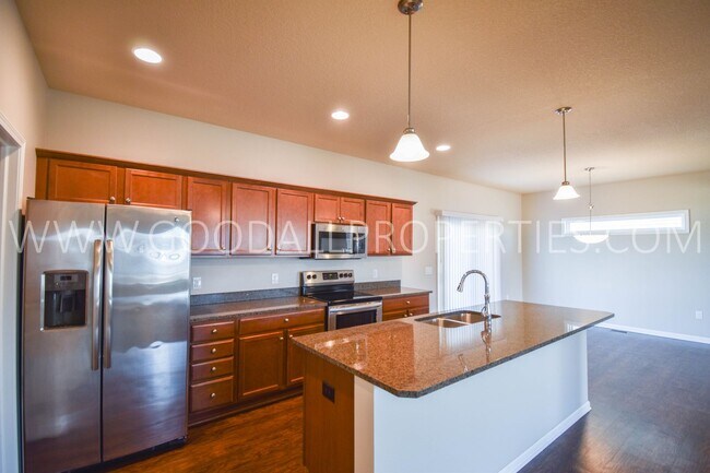 Foto del edificio - Glynn Village including pool and clubhouse...