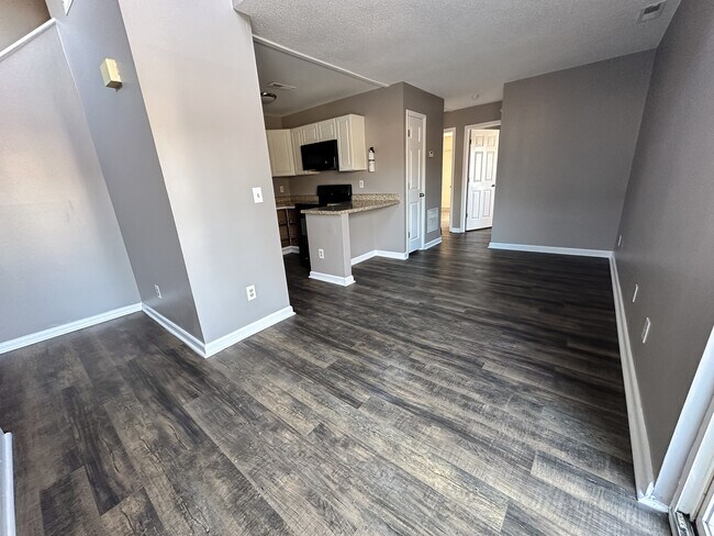 Family room/dining area - 1321 Bradley Dr