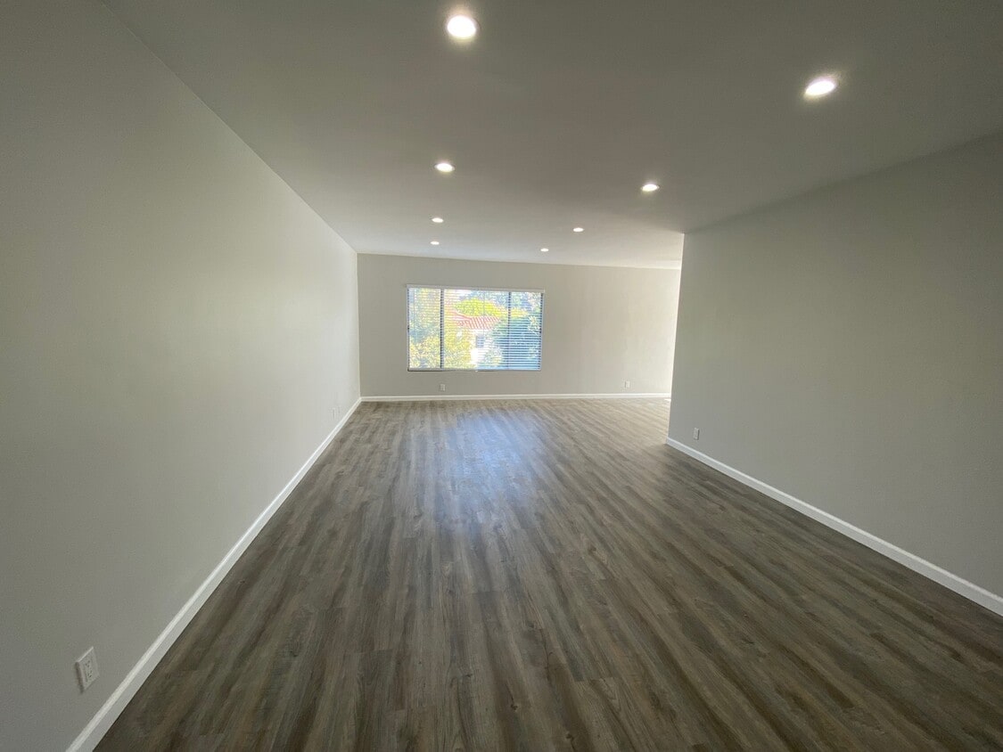 Primary Photo - Peerless Apartments