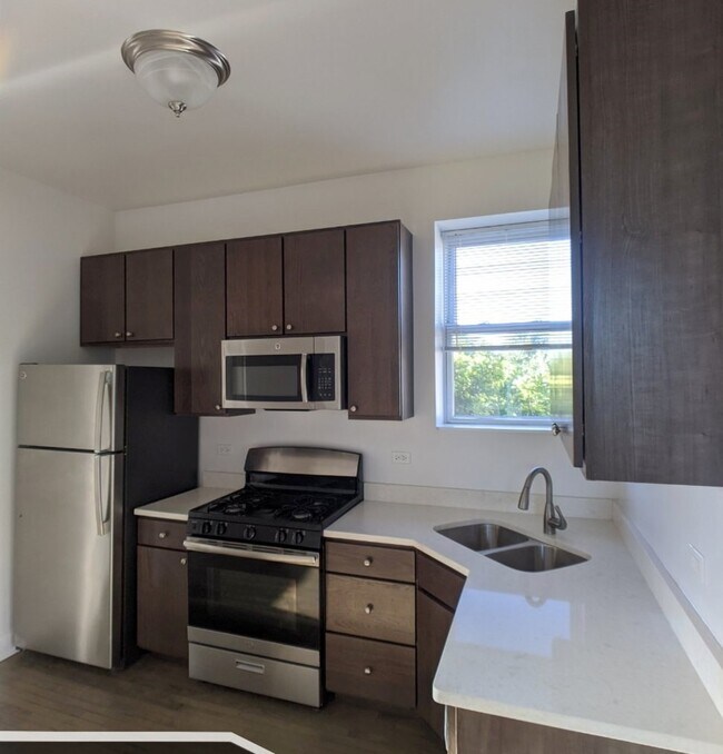 Foto del edificio - 2814 N Troy St