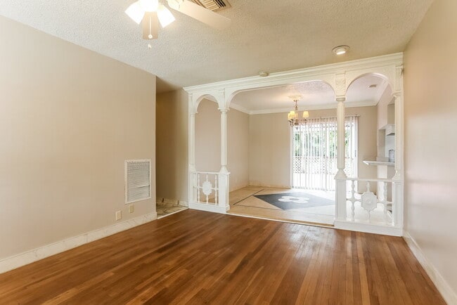 Foto del edificio - 2468 Wiley St