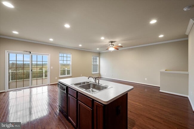 Building Photo - 105 Domino Ct