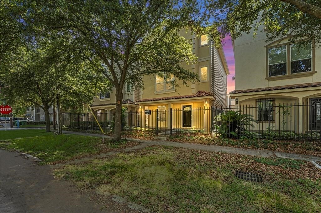 Foto principal - 2208 Colorado St