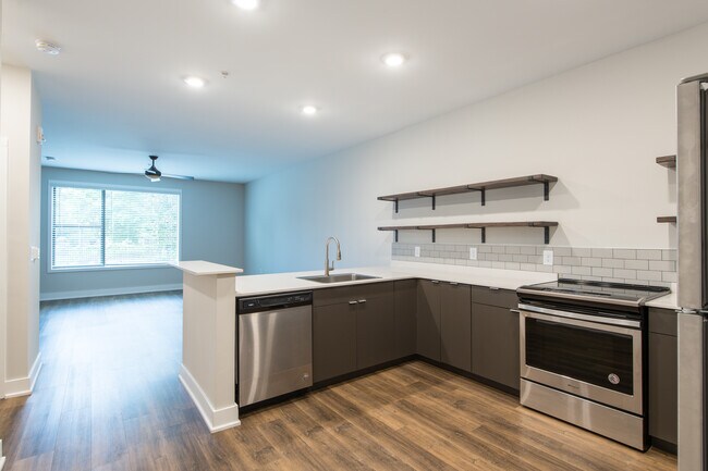 Foto del edificio - 140 Jennings Ave