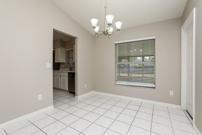 Foto del edificio - 8129 Cloverglen Cir
