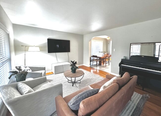 Photo - 2945 S Vine St House