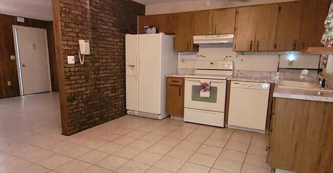 Foto del edificio - 3215 Laird Dr