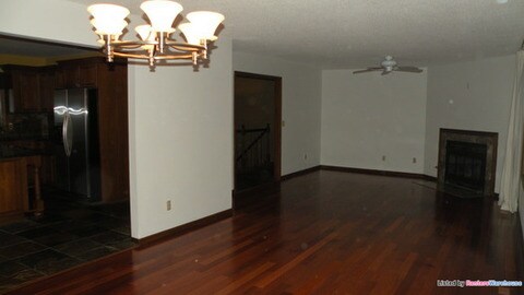 Building Photo - 499 Quinlan Ave N