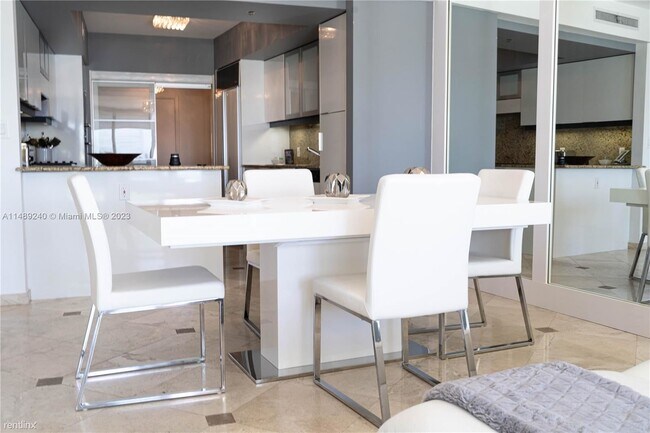 Foto del edificio - 1 br, 2 bath Condo - 1455 Ocean Dr Apt 1211