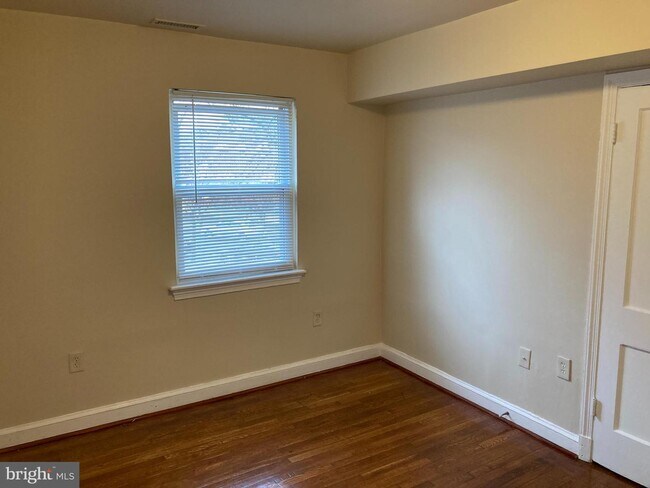 Foto del edificio - 2928 K St SE