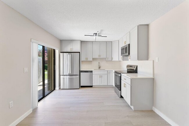 Foto del edificio - 2893 SW 22nd Cir