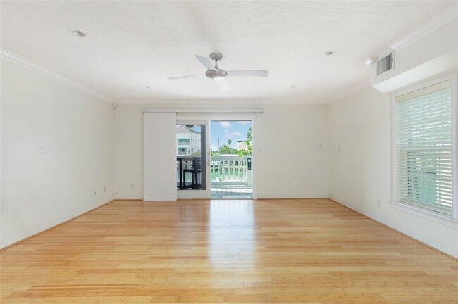 Foto del edificio - 11820 Capri Cir S