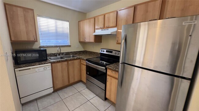 Foto del edificio - 2028 NE 167th St