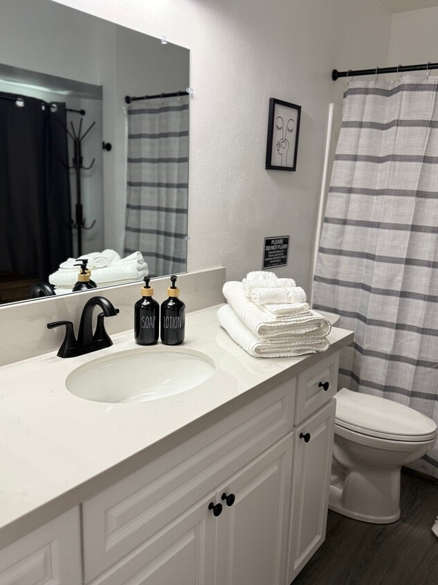 Foto del edificio - 12765 Shadybend Dr