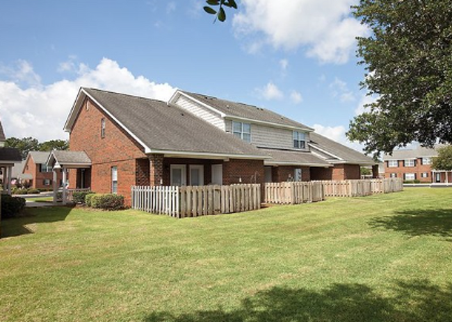 Building Photo - 2 Bedroom 1.5 Bath Townhome in Pleasant Gr...