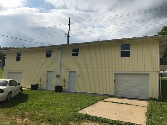 Foto del edificio - 2 br, 1 bath Apartment - 6915 Leavenworth Rd