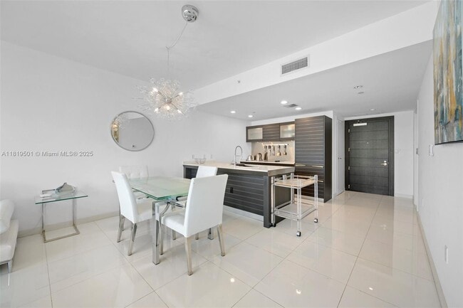 Building Photo - 200 Biscayne Boulevard Way