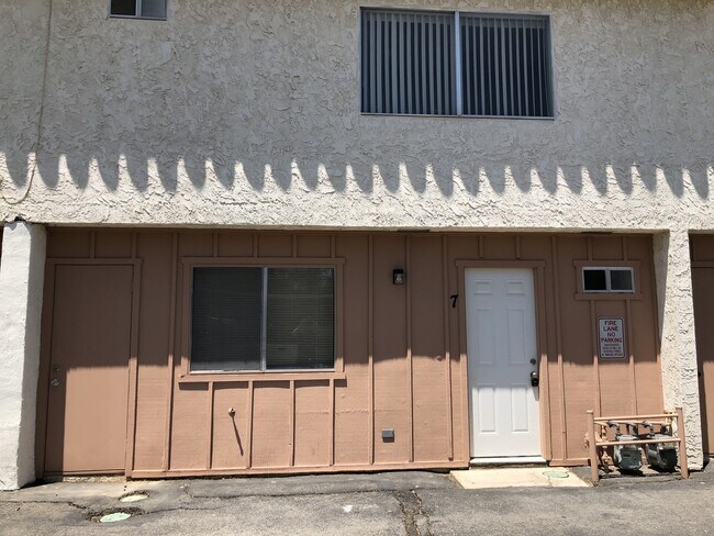 Foto del edificio - 55895 Santa Fe Trail