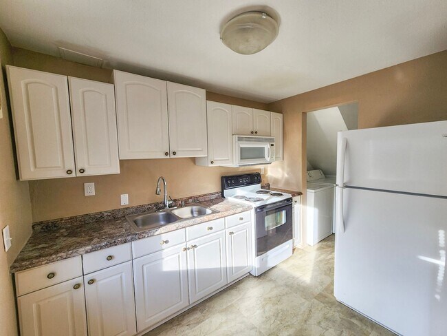 Foto del edificio - 2-Story Apt Walking Distance Ferry!