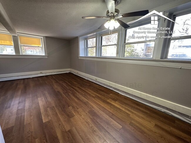 Building Photo - 808 Center St