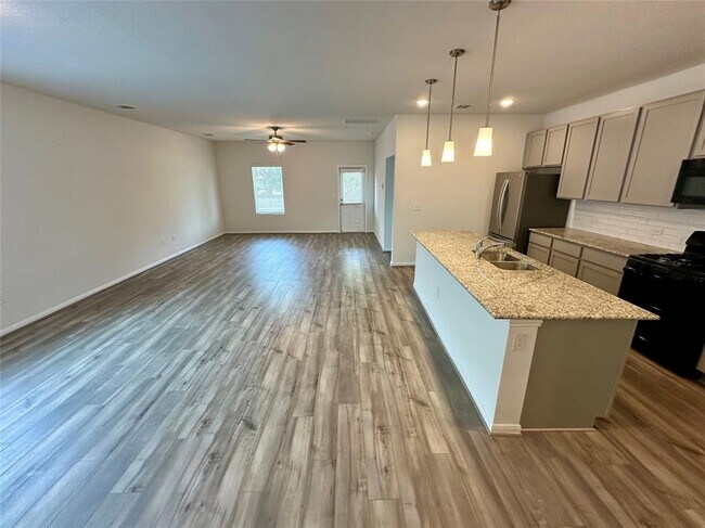 Building Photo - 230 Olympic Dr