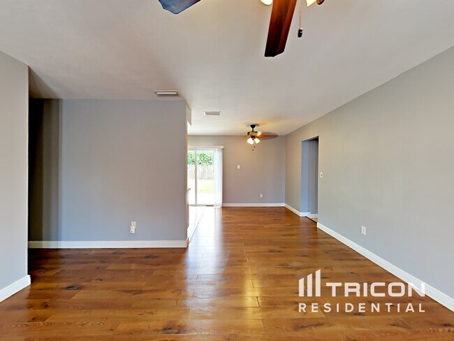 Foto del edificio - 8206 Laguna Ln