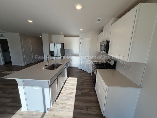 Photo - 329 Kingscote Wy House