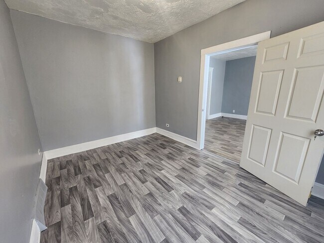 Foto del edificio - 3443 Regent Rd